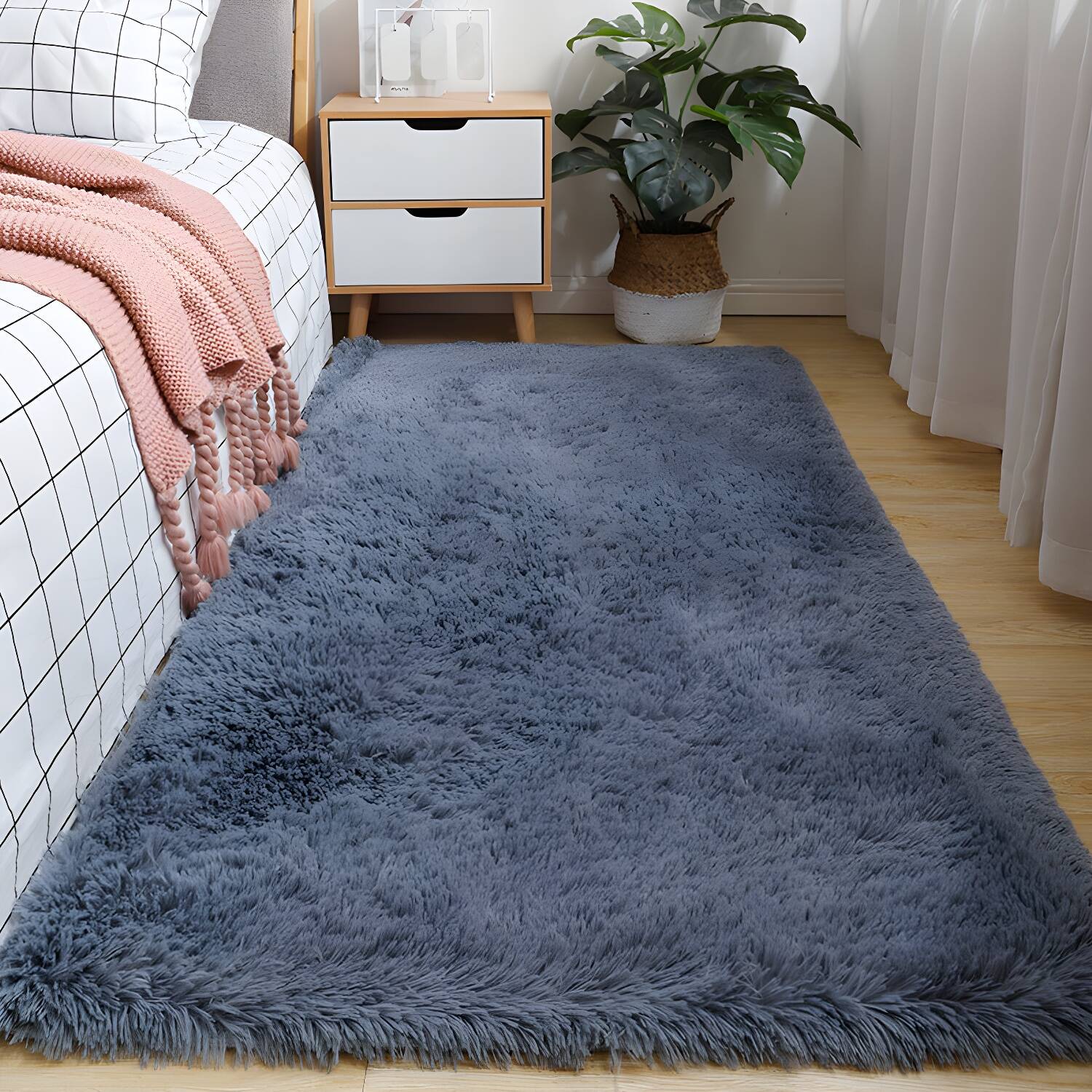 Minimalist Living Room Rug Simple Solid Colour Carpet Polyester Shag Rug with Non-Slip Backing