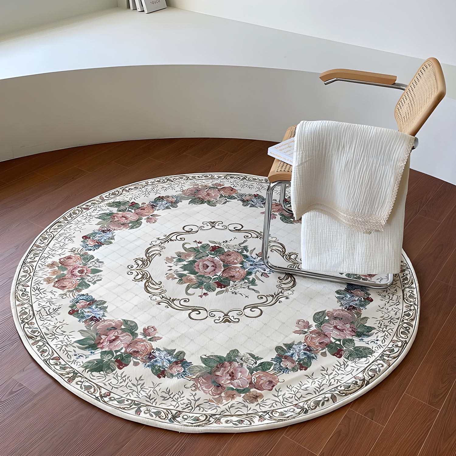 Indoor Use Vintage Polyester Medallion Area Rug with Anti-Slip Backing