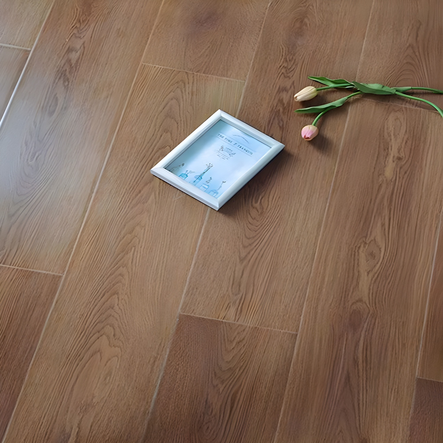 Elegant Low Gloss Laminate Wood Planks - Smooth & Scratch Resistant Flooring for Living Space