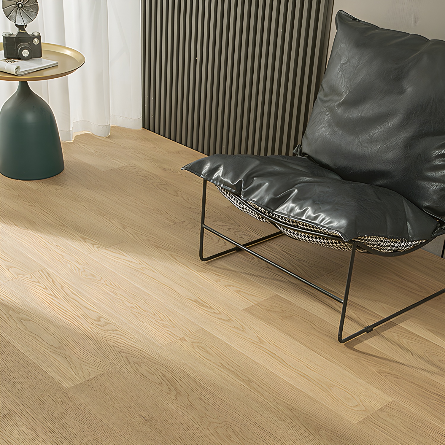 Durable Waterproof Laminate Wood Planks - Scratch Resistant Flooring for Elegant Living Space