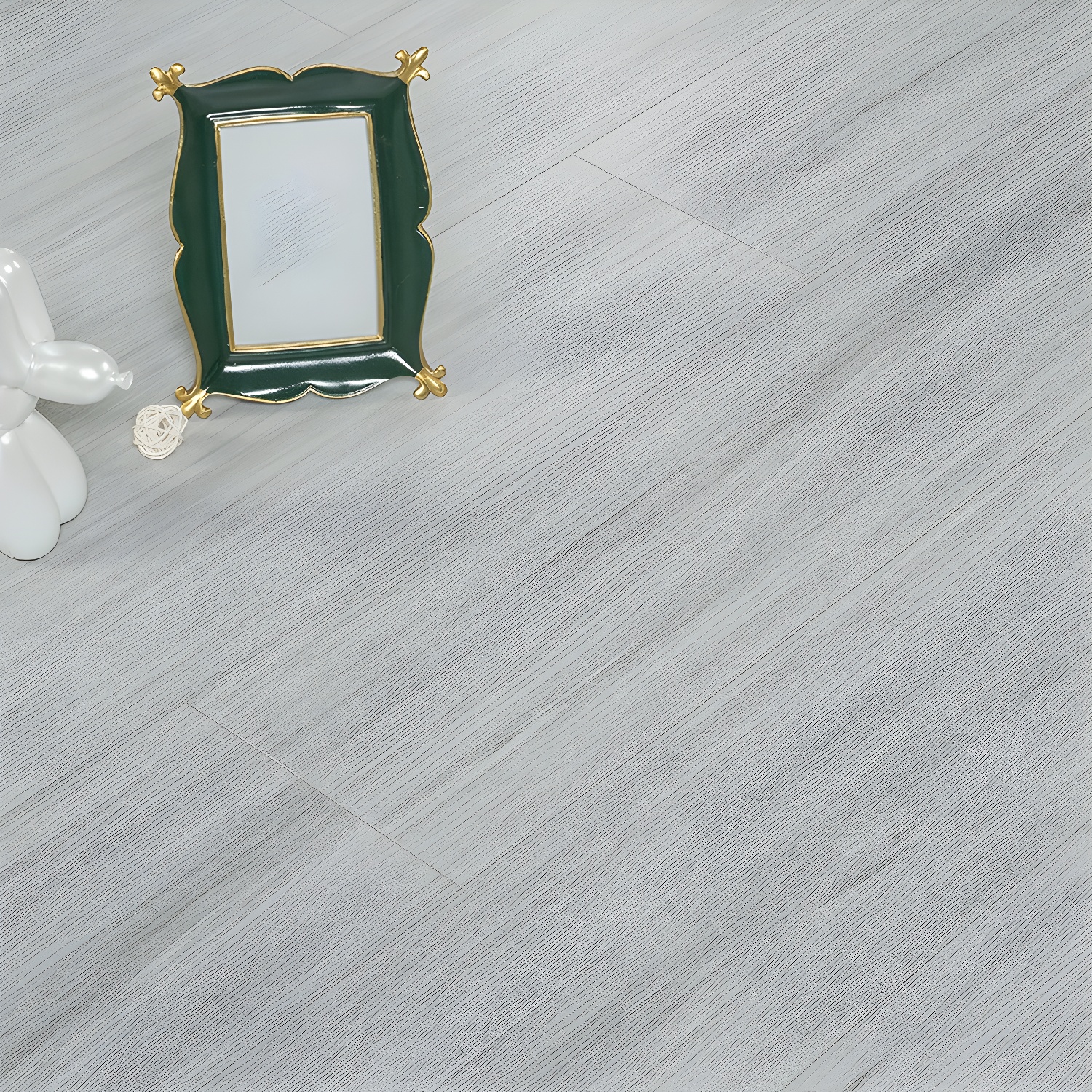 Waterproof & Scratch Resistant Laminate Wood Planks - Ideal for 35-40 Women