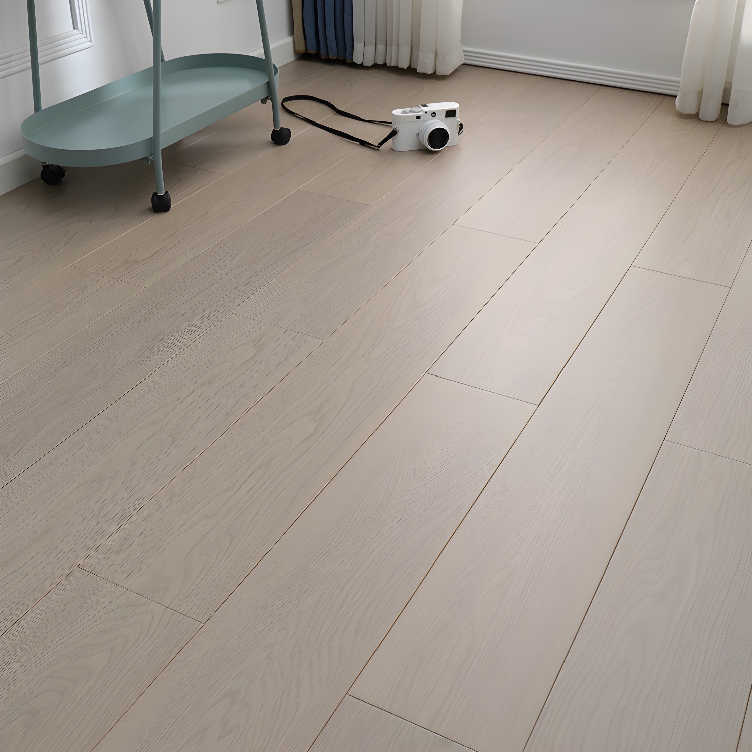 Light Wood Matte Finish Waterproof Oak Solid Wood Click-Lock Hardwood Flooring