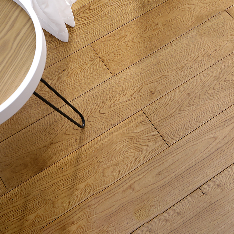 Modern Oak High-quality Wire Brush Medium Wood Surface Texture Tongue and Groove Solid Wood Flooring