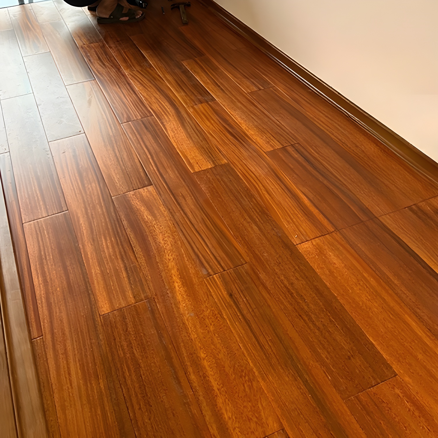 Red Wood OKAN Smooth 1.8cm Hardwood Flooring for Modern and Stylish Homes