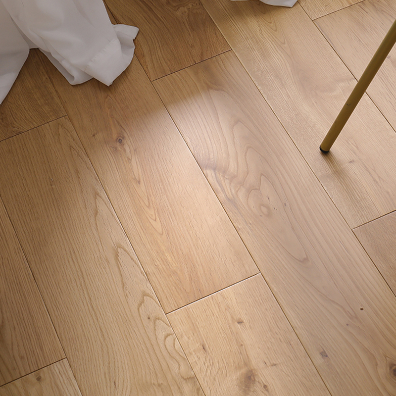 Medium Wood Oak Modern Style Click-Lock Solid Wood Hardwood Flooring.