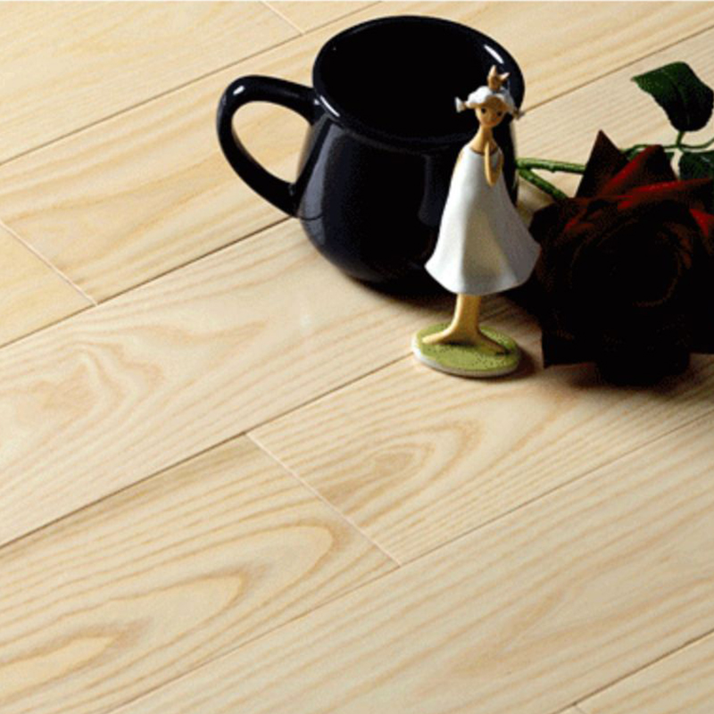 Modern White Oak Solid Wood Flooring with Wire Brushed Surface Texture and Matte Finish