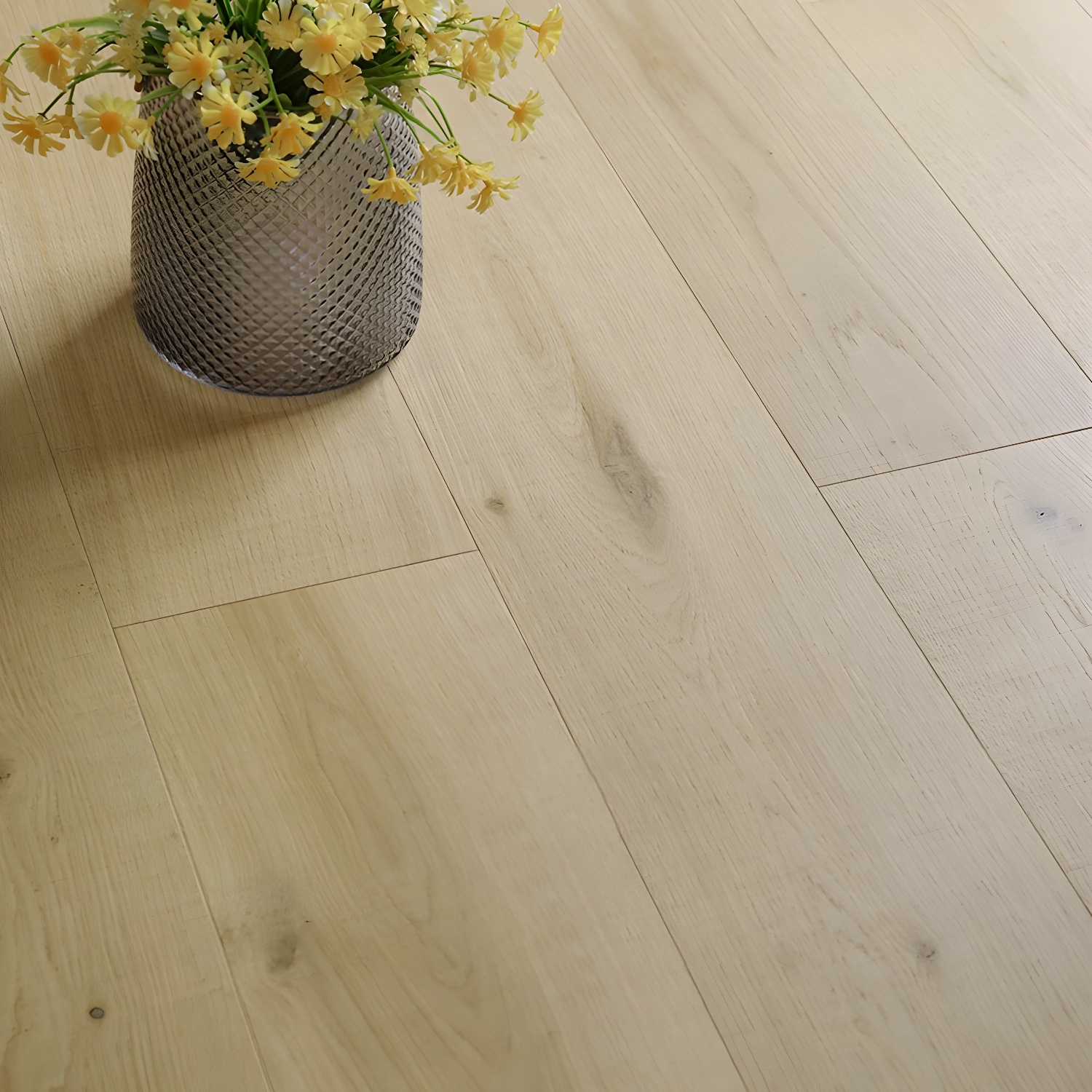 Elegant Wire Brushed Laminate Wood Planks - Durable & Scratch Resistant Flooring for 35-40 Women