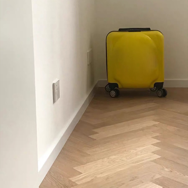 Low Gloss Waterproof Laminate Wood Planks for Living Space, Featuring Scratch and Fade Resistance