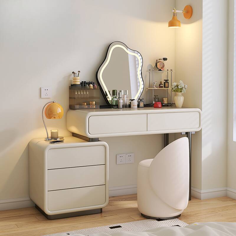 Scalable 2-in-1 Vanity Set for Sleeping Room